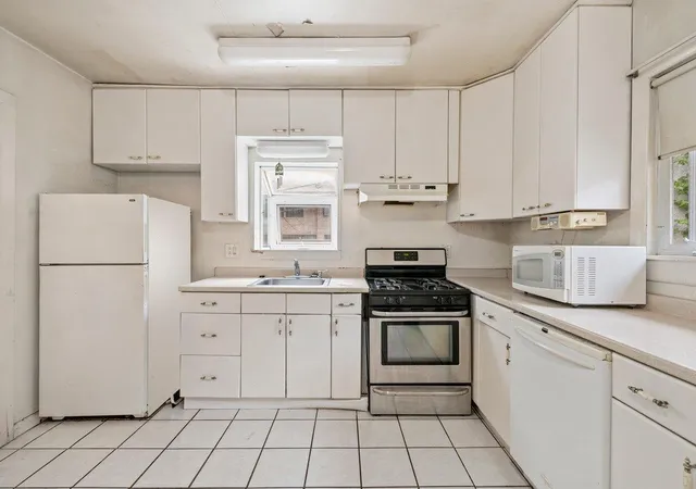 Photo 4 of Sale Pending at 1114 Banner Ave, Brooklyn, NY 11235 | MLS# 850397 | Listing updated on 2026-05-28