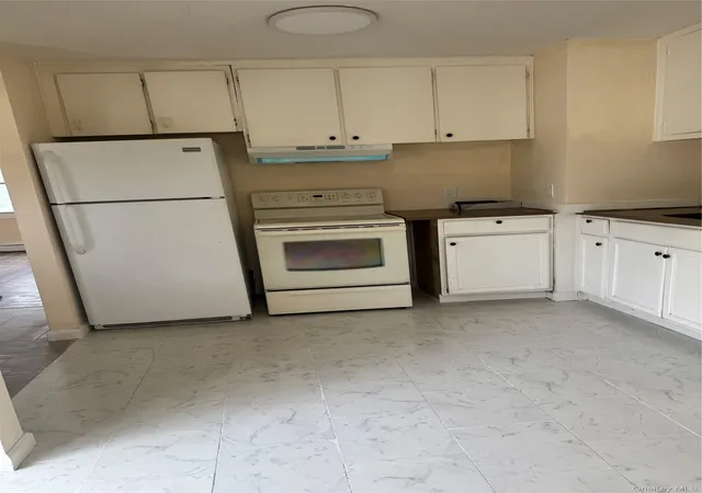 Photo 4 of Single family home for sale at 1 Pine Rd, Middle Island, NY 11953 | MLS# 850678 | Listing updated on 2026-06-20