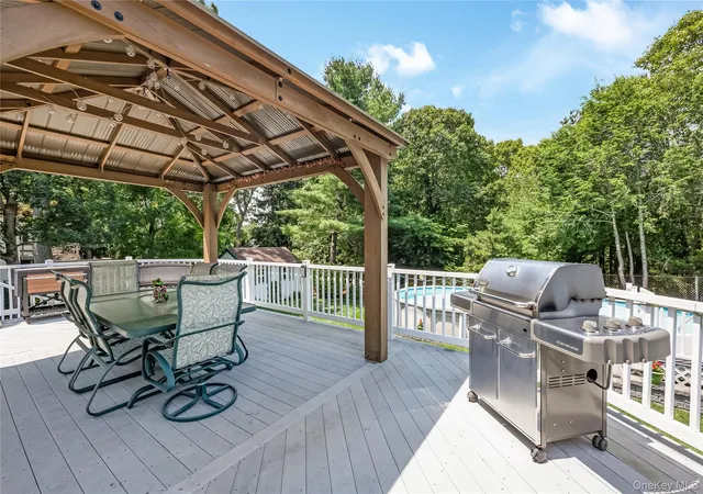 32nd image of 353 Thrift St, Islip, NY 11779 | MLS# 850738