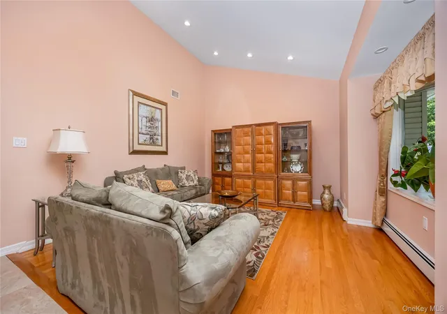 4th image of 353 Thrift St, Islip, NY 11779 | MLS# 850738