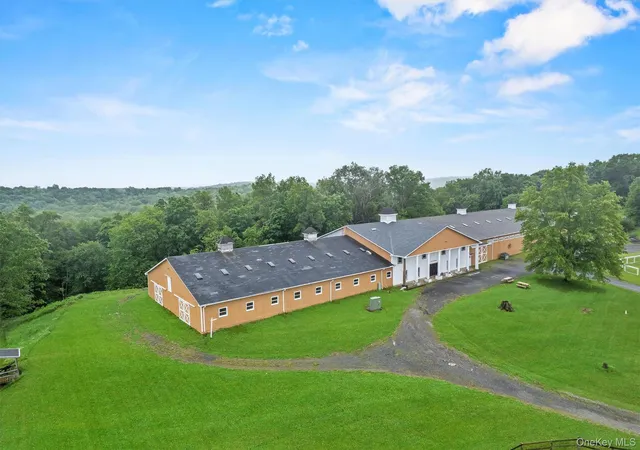 3rd image of 173 Sarah Wells Trail, Campbell Hall, NY 10916 | MLS# 850779