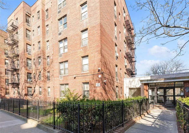 16th image of 141 05 Pershing Crescent #117, Jamaica, NY 11435 | MLS# 851149