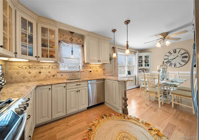 3rd image of 312 Ocean Ave, Massapequa Park, NY 11762 | MLS# 851555