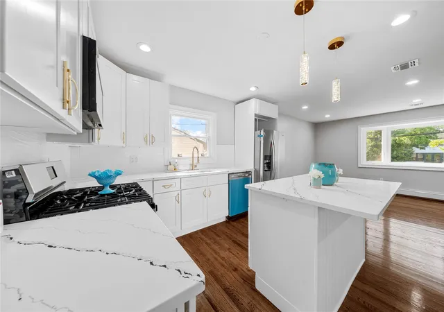 5th image of 38 Moffitt Blvd, East Islip, NY 11730 | MLS# 851738