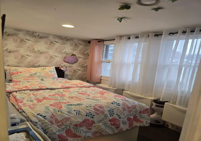 Photo 3 of Sale Pending at 516 Beach 45th St, Far Rockaway, NY 11691 | MLS# 853062 | Listing updated on 2025-08-27