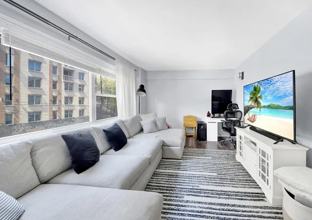 2nd image of 3130 Irwin Ave, New York, NY 10463