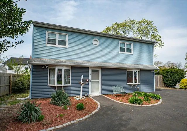 Single Family Residence at 46 Stone Ln, Levittown, NY 11756 | MLS# 853448 | | Sold on 2025-08-01