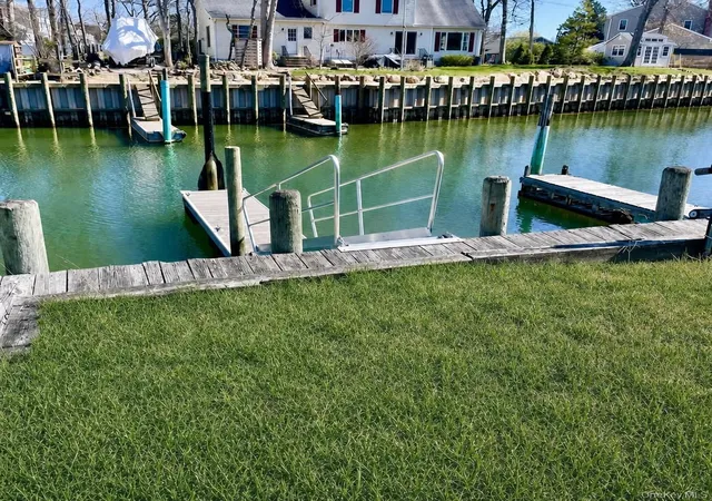 2nd image of 33 Lagoon Ct, Riverhead, NY 11901 | MLS# 854138