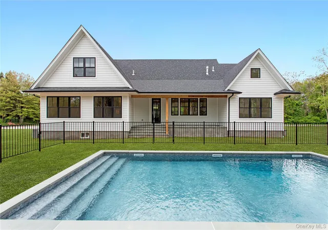 4th image of 33 Lagoon Ct, Riverhead, NY 11901 | MLS# 854138
