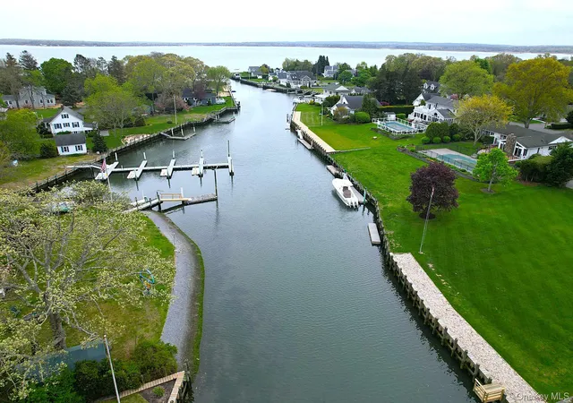 3rd image of 33 Lagoon Ct, Riverhead, NY 11901 | MLS# 854138