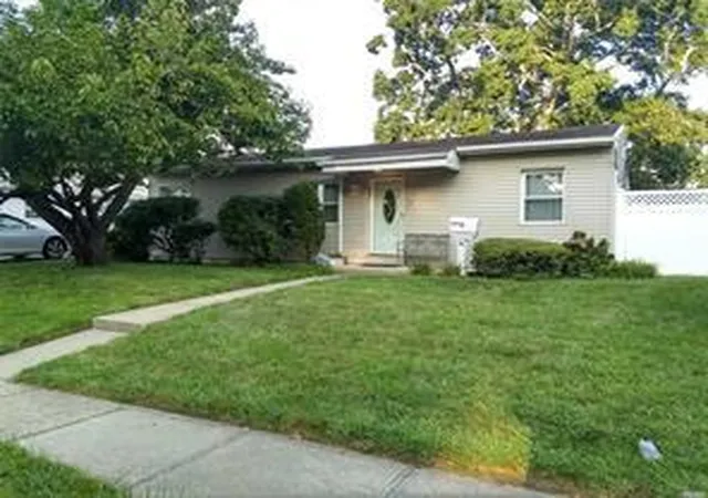 1st image of 71 Park Ln, Oyster Bay, NY 11758 | MLS# 854398