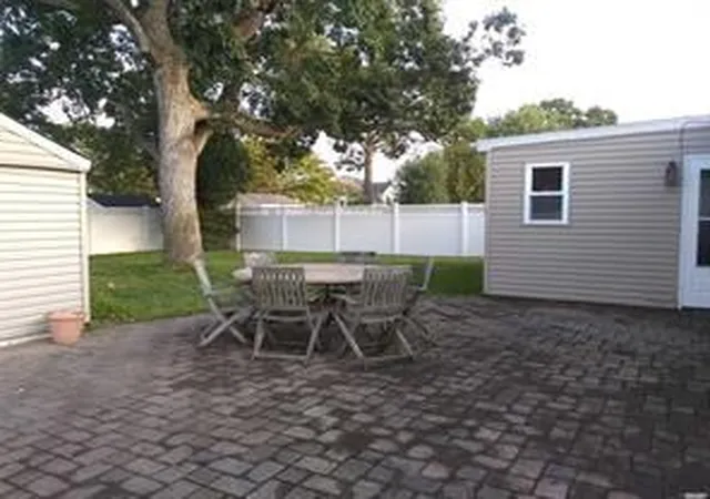 2nd image of 71 Park Ln, Oyster Bay, NY 11758 | MLS# 854398