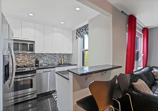 Photo 3 of Sale Pending at 5221 65Th Pl #6N, Maspeth, NY 11378 | MLS# 854572 | Listing updated on 2025-06-16