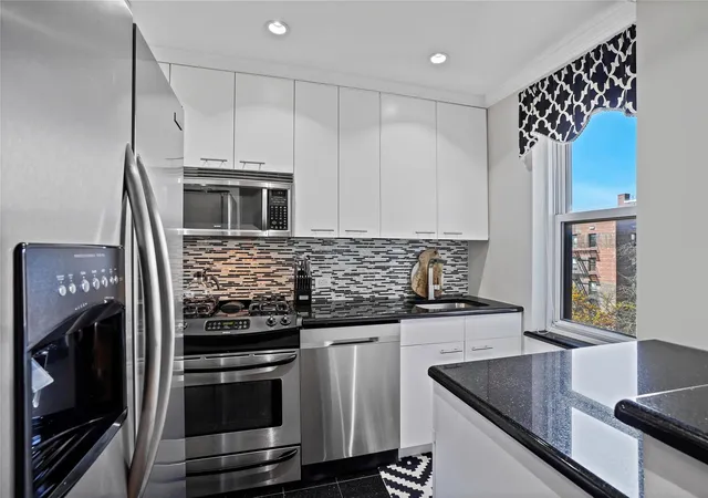 Photo 4 of Sale Pending at 5221 65Th Pl #6N, Maspeth, NY 11378 | MLS# 854572 | Listing updated on 2025-06-16