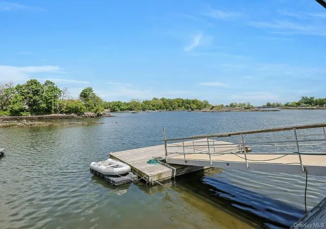 4th image of 146 Sutton Manor Rd, New Rochelle, NY 10801 | MLS# 854741
