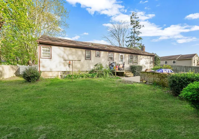 Photo 3 of Sale Pending at 210 Oakdale Bohemia Rd, Bohemia, NY 11716 | MLS# 854878 | Listing updated on 2025-06-09