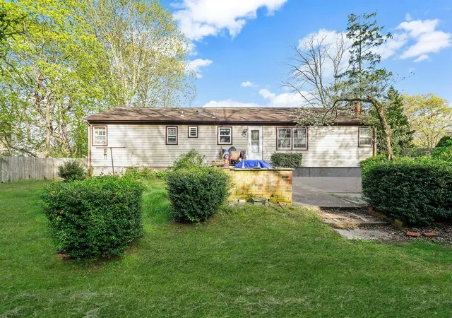 Photo 3 of Sale Pending at 210 Oakdale Bohemia Rd, Bohemia, NY 11716 | MLS# 854878 | Listing updated on 2025-06-09