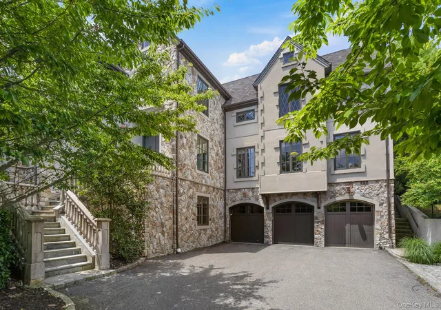Single family home for sale at 9 Earle Dr, Syosset, NY 11791 | MLS# 855210 | Listing updated on 2026-02-06