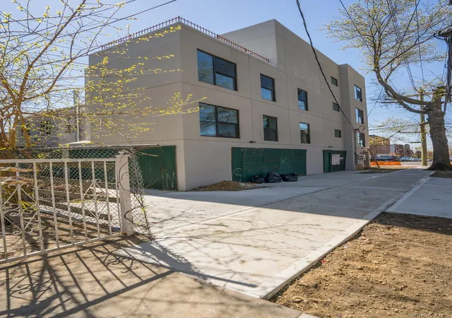 Photo 4 of Sale Pending at 3650 Bronxwood Ave, New York, NY 10469 | MLS# 856292 | Listing updated on 2026-07-27
