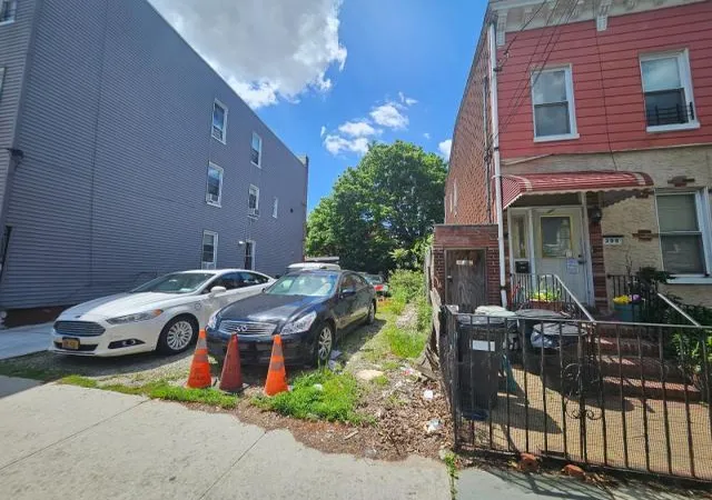 3rd image of 400 Linwood St, New York, NY 11208 | MLS# 858539