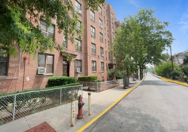 Photo 2 of Sale Pending at 745 E 231 Street #1F, Bronx, NY 10466 | MLS# 858706 | Listing updated on 2026-09-15