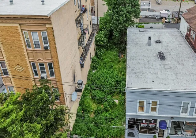 2nd image of 354 Riverdale Ave, Yonkers, NY 10705 | MLS# 858889