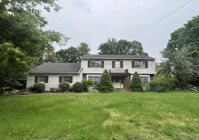 1st image of 8 Bay Pl, Huntington, NY 11743 | MLS# 862753