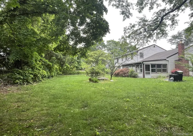 2nd image of 8 Bay Pl, Huntington, NY 11743 | MLS# 862753
