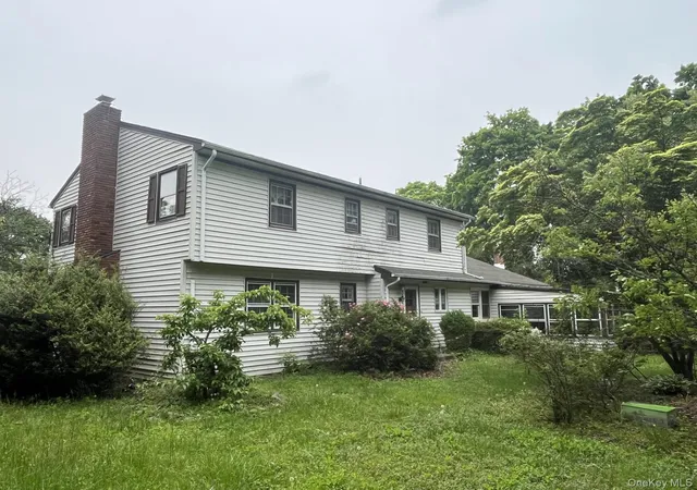3rd image of 8 Bay Pl, Huntington, NY 11743 | MLS# 862753