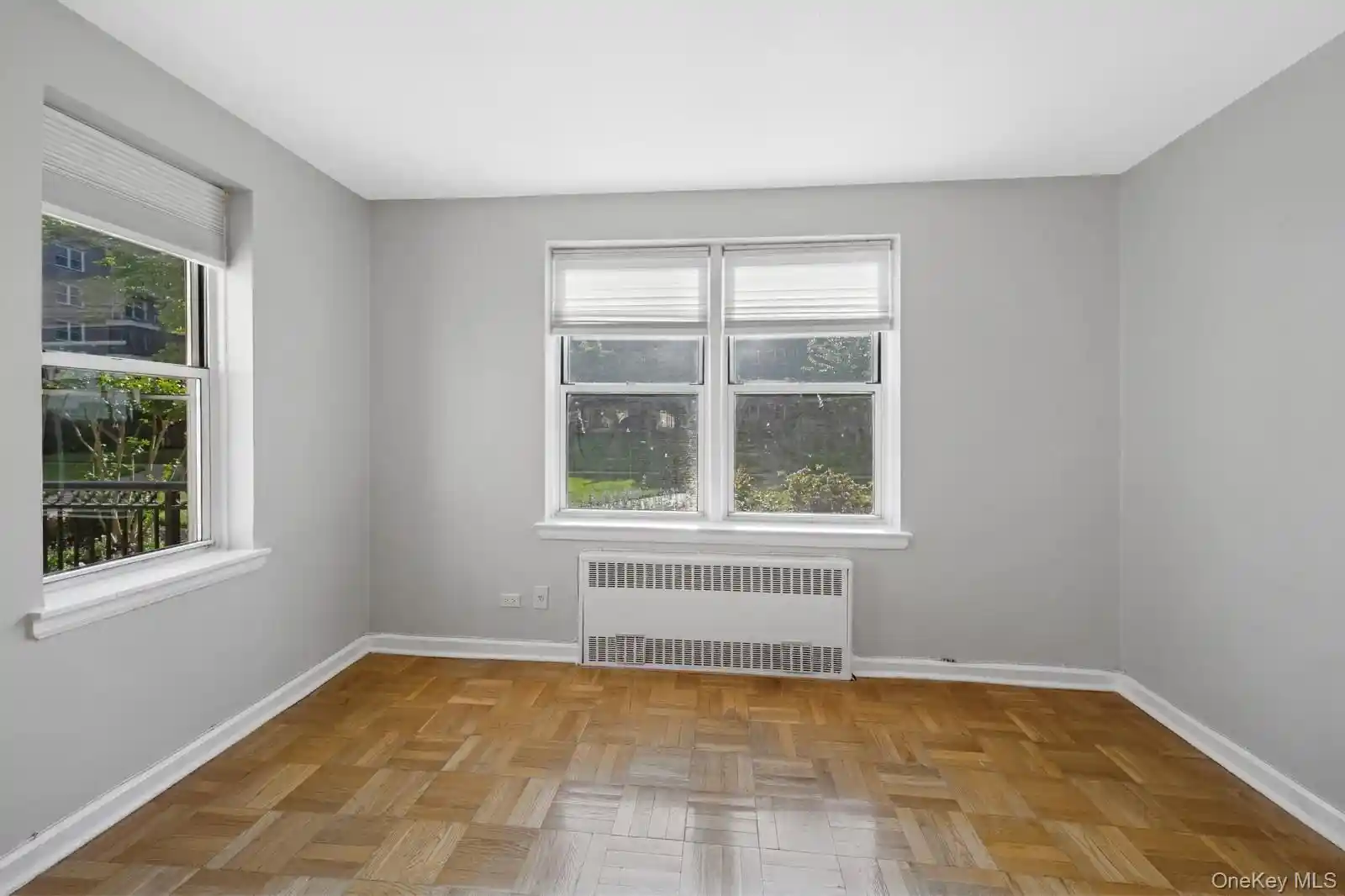 Listing Photo 2 - Condo for sale in 162-21 Powells Cvs Blvd located at 162-21 Powells Cvs Blvd, New York, NY 11357 - Unit #1M