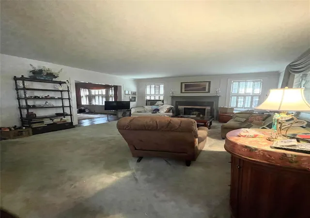 Photo 4 of Sale Pending at 4005 203Rd St, Bayside, NY 11361 | MLS# 865269 | Listing updated on 2025-12-27