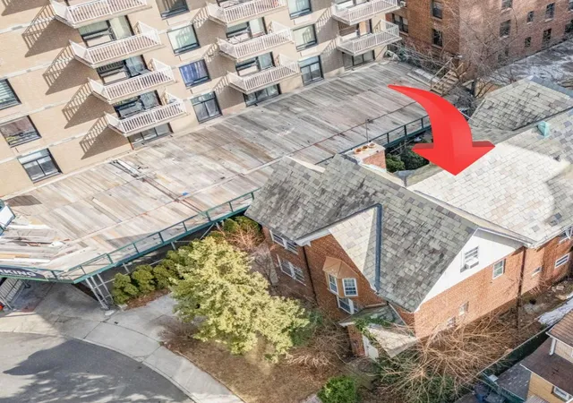 Photo 4 of Sale Pending at 116-18 Grosvenor Ln, Richmond Hill, NY 11418 | MLS# 865843 | Listing updated on 2026-03-31