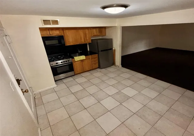 Photo 2 of Sale Pending at 105 24 64 #4L, Forest Hills, NY 11375 | MLS# 866498 | Listing updated on 2025-08-01