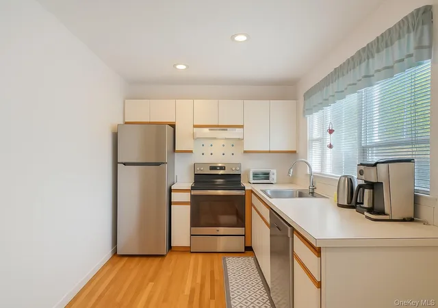 3rd image of 28 Huntting Rd, East Hampton, NY 11937 | MLS# 866857
