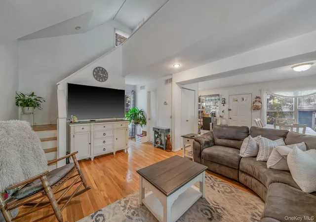 5th image of 28 Huntting Rd, East Hampton, NY 11937 | MLS# 866857