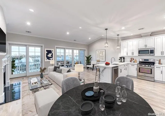5th image of 9 Ocean Watch Ct, Hempstead, NY 11520 | MLS# 868280