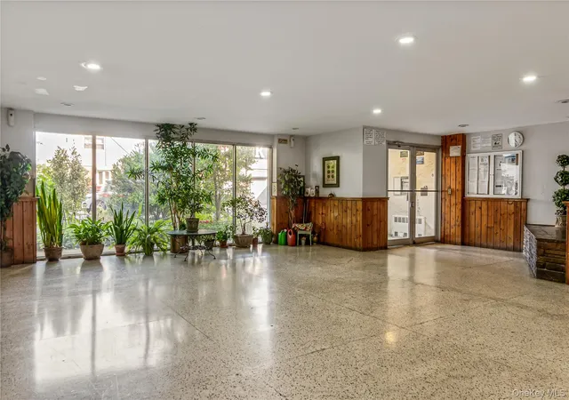2nd image of 140 15 Holly Ave #4E, Flushing, NY 11355 | MLS# 869402