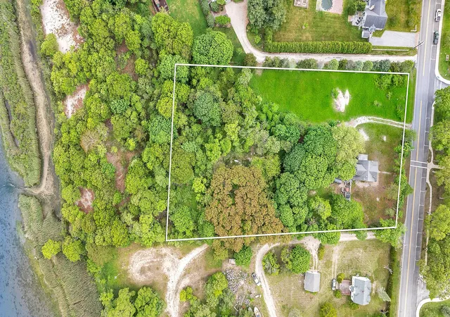 2nd image of 26 Mill Rd, Remsenburg, NY 11960 | MLS# 869583