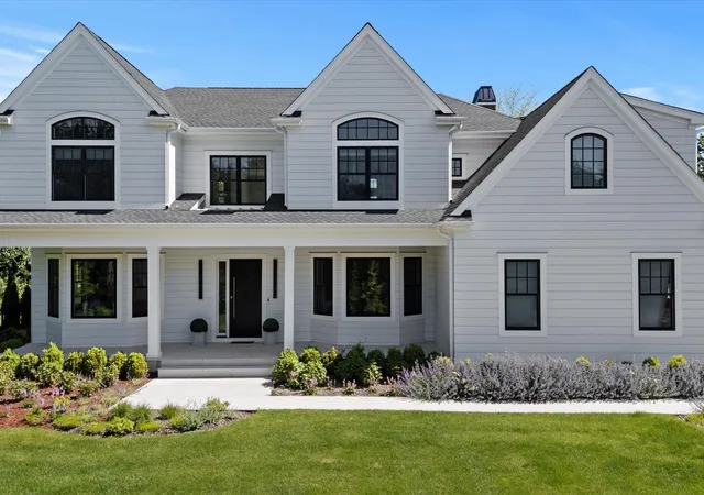 Photo 3 of Mansion for sale at 58 Country Club Dr, Southampton, NY 11968 | MLS# 869717 | Listing updated on 2026-07-13