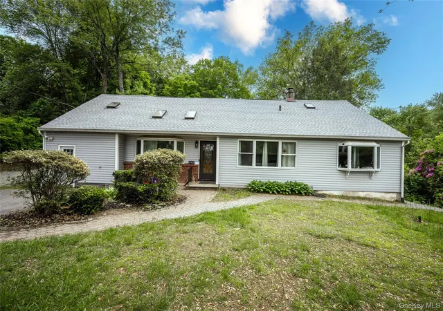 Photo 3 of Single family home for sale at 929 Fox Meadow Rd, Yorktown Heights, NY 10598 | MLS# 869814 | Listing updated on 2026-09-13