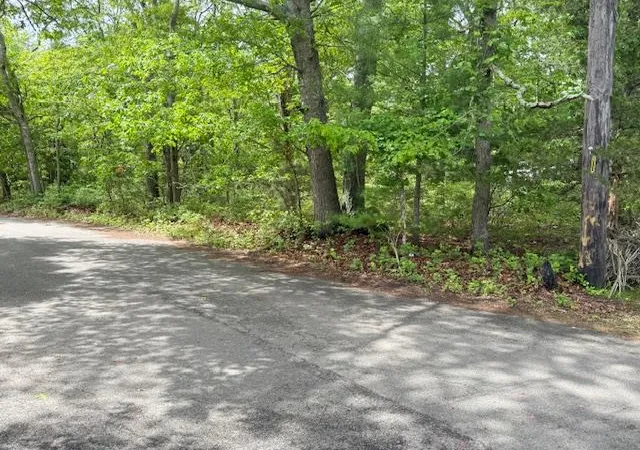 Photo 3 of Sale Pending at 62 Shore Rd, Hampton Bays, NY 11946 | MLS# 872068 | Listing updated on 2026-01-28
