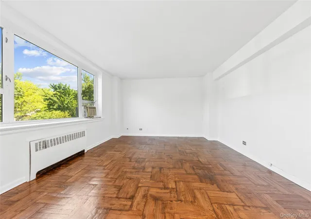 Photo 3 of Sale Pending at 5355 Henry Hudson Pkwy W #4G, Bronx, NY 10471 | MLS# 872545 | Listing updated on 2026-09-17