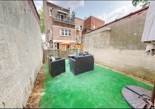 Photo 3 of Sale Pending at 2547 Laconia Ave, Bronx, NY 10469 | MLS# 872852 | Listing updated on 2025-09-30