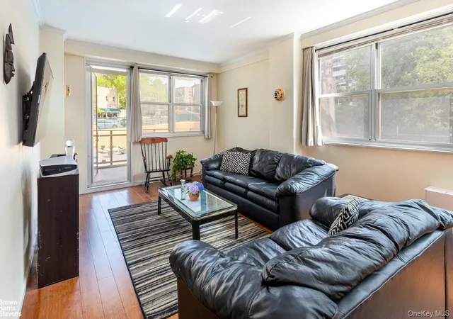 Photo 3 of House for sale at 555 Kappock St #2E, New York, NY 10463 | MLS# 872897 | Listing updated on 2026-09-30
