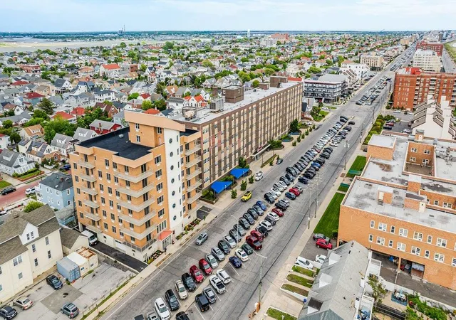 39th image of 661 W Broadway #204, Long Beach, NY 11561 | MLS# 872921