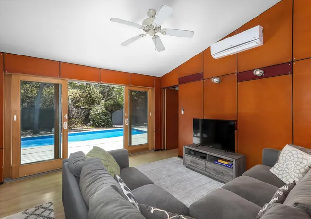 Photo 4 of Sale Pending at 521 Fire Is Blvd, Sayville, NY 11782 | MLS# 873235 | Listing updated on 2025-09-05