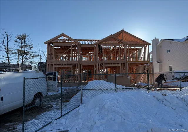 Photo 1 of Sale Pending at 20 Raynham Dr, Syosset, NY 11791 | MLS# 874169 | Listing updated on 2026-02-17