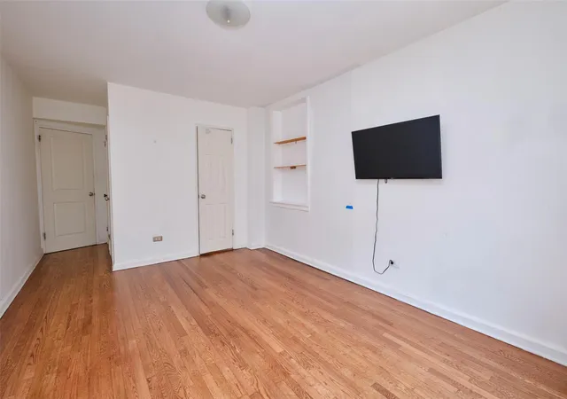 4th image of 67-25 Clyde St #2L, Forest Hills, NY 11375 | MLS# 874185