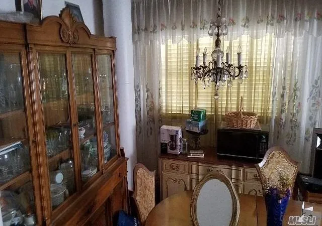 Photo 3 of Sale Pending at 492 Pershing Blvd, Rockville Centre, NY 11570 | MLS# 874333 | Listing updated on 2025-07-26
