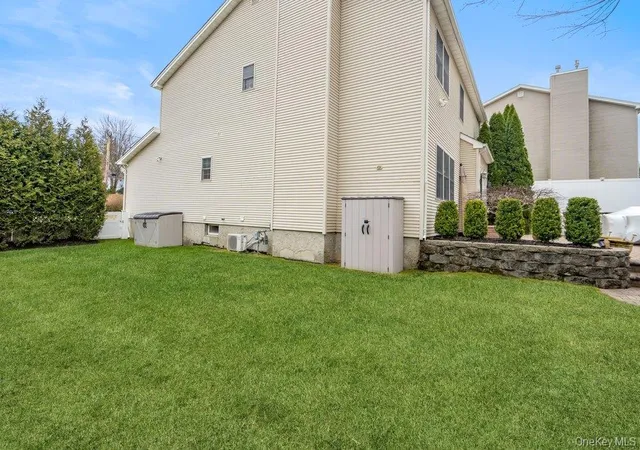 Homes for sale in Oyster Bay, NY | 1 Fairway Dr, Oyster Bay, NY 11804 | MLS# 874515